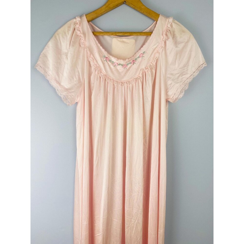 Vintage NWT Shadowline Nightgown Size S with Embroidered Detail, Light Pink